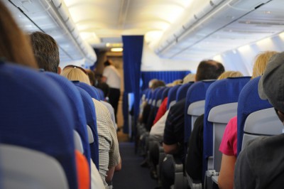 Viajar após uma cirurgia: confira os principais cuidados durante a viagem de avião
